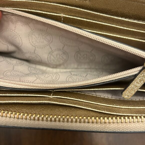 Michael Kors Zip Around Gold Leather Full Size Wallet - Picture 5 of 16
